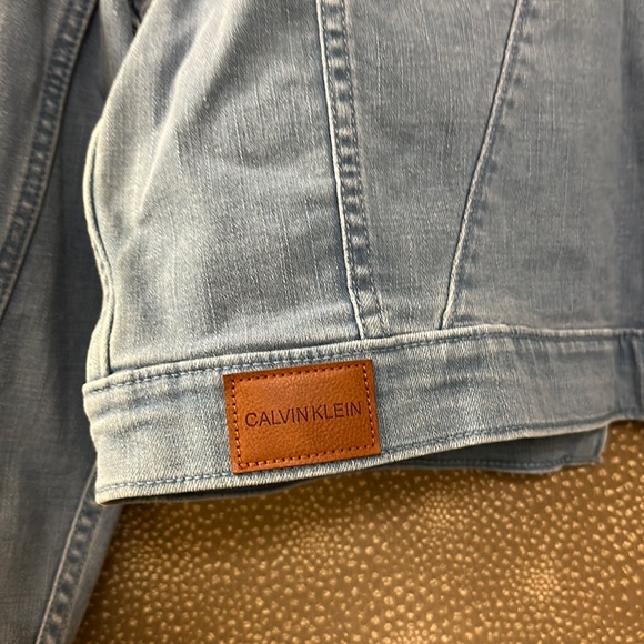 🔥🔥🔥NWT Calvin Klein Cropped Jean Jacket - Picture 8 of 12